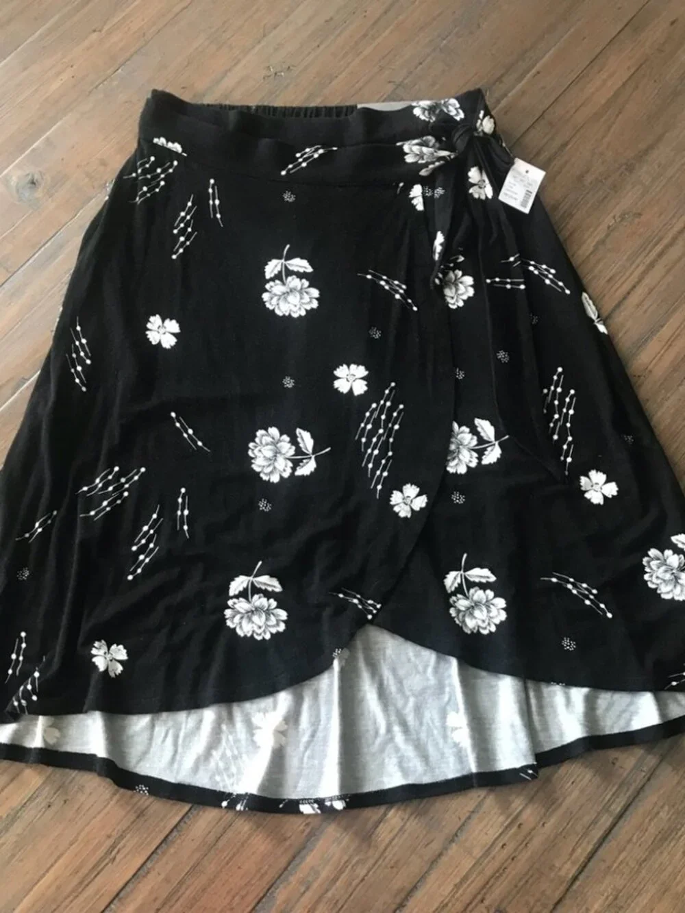 Maurices NWT Casual Summer Black White Floral Wrap Skirt